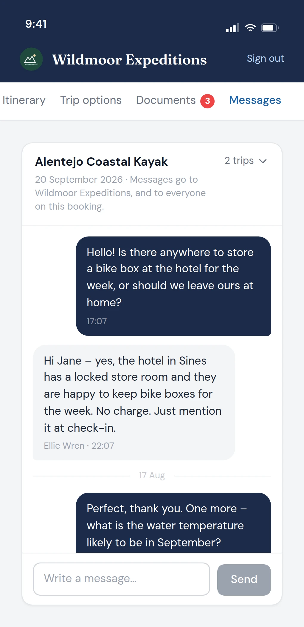 The message thread between the traveller and the operator on a phone.
